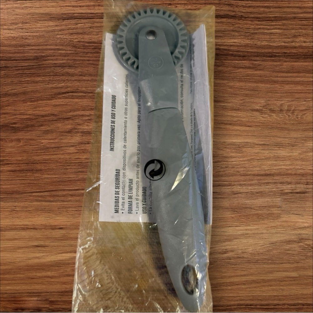 Pampered Chef Dough Crimper - New!